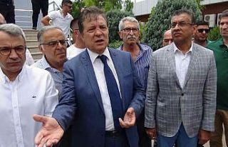 Edremit Belediye Başkanı Selman Hasan Arslan makamında...