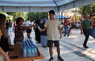 Efeler’de öğrenciler ve veliler unutulmadı