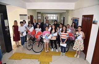 Eğirdir’in kitap kurtları ödüllendirildi