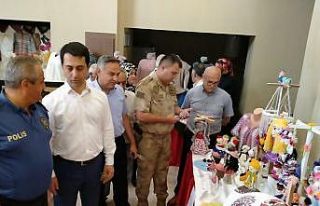 El emeği göz nuru eserlerini sergilediler