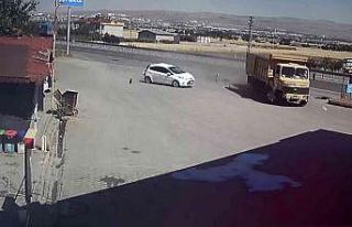 Elazığ’da kamyonun akaryakıt istasyonuna girme...