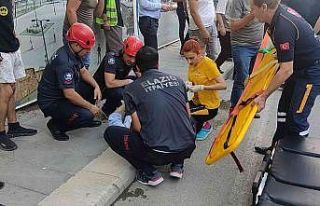 Elazığ’da otomobil yayaların arasına daldı:...