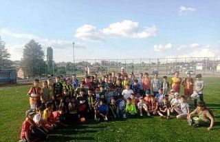 Emet Belediyesinin yaz futbol okulu başladı