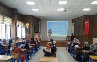 Emet’te Kur’an Kursları’nda görev yapan bayan...