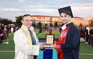 ERÜ Spor Bilimleri Fakültesi’nde mezuniyet coşkusu