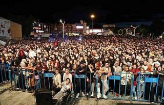 Erzincan Cem Adrian ile şenlendi