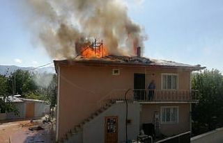 Erzincan’da çatı yangını