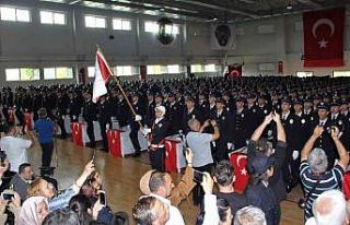 Erzincan’da polis adaylarının coşkulu mezuniyet...