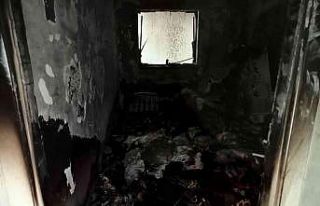 Eşine sinirlenerek yaktığı ev küle döndü
