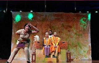 ‘Eşit Masallar’ oyunu Mersin’de sahnelendi