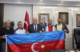 Eski boksör Başkan Pekmezci, Azerbaycanlı boksörlerle...