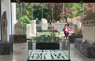 Eski çağlara ait onlarca mühür ziyaretçilerini...