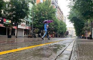 Eskişehir güne yağmurla başladı
