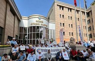 ESTRAM işçileri eylemde bordro yaktı, sakal kesmeme...