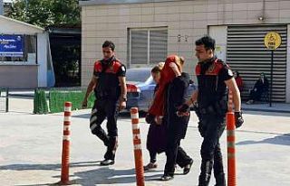 Evden ziynet eşyası çalan 2 kadın şüpheliyi...