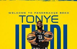 Fenerbahçe Erkek Basketbol Takımı, Nijeryalı pivot...