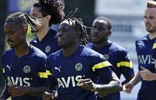 Fenerbahçe’de Bruma ilk antrenmanına çıktı