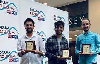 Forum Erzurum Outlet’de öğrencilere destek veren...