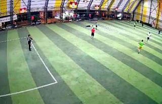 Futbol oynarken kalp krizi geçirdi