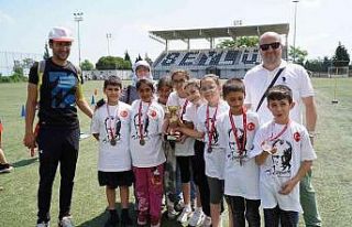 Geleneksel Çocuk Oyunları Şenliği yüzleri güldürdü