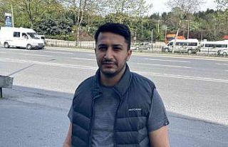 Genç adamdan insanlık örneği: Yaşlı adamı korkuluklardan...