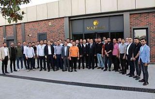 Genç Girişimci üyeleri Körfez Kaymakamı ile bir...