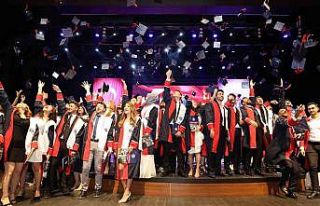 Genç hukukçular mezuniyet sevinci yaşadı