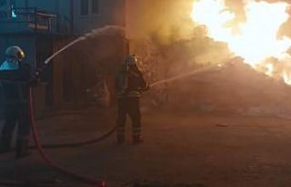 Geri dönüşüm deposu alevlere teslim oldu