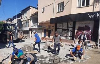 Gölbaşı ilçesinde caddelere kilitli parke taşı...