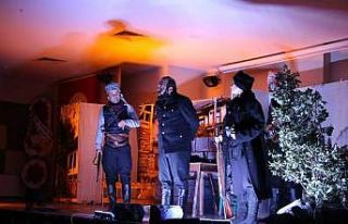 Gördesli Makbule oyunu Sarıgöl’de sahnelendi