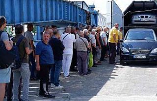 Gurbetçiler akın akın gelmeye devam ediyorlar