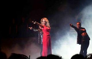 Hadise Bursalıları coşturdu