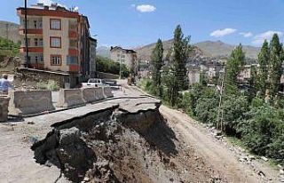Hakkari’de sanayi yolunda istinat duvarı çalışması