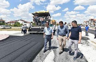 Hasan Kılca yol asfaltlama çalışmalarını yerinde...