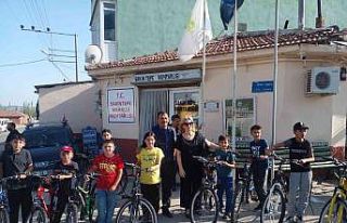 Hayırseverden çocuklara karne hediyesi