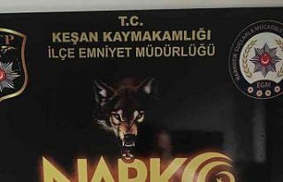 Hem üzerinde hem de evinde sentetik ecza yakalandı