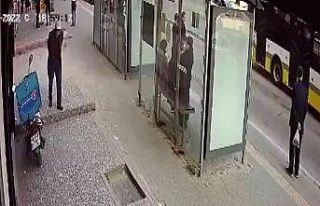 Hırsızları gören büfeci vatandaşları uyararak...
