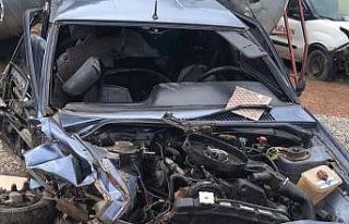 Hurdaya dönen otomobilden sağ çıktı ama kurtarılamadı