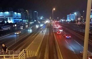 İBB’nin metrobüs hattındaki “Beyaz Yol” çalışması...