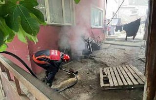 İki katlı evin bodrum katında yangın