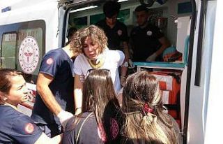 İki otomobil çarpıştı: 2 yaralı