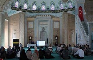 İl Müftüsü Güneş, seminerde hacı adayları...