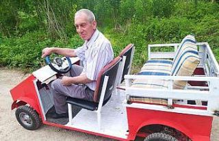 İnşaat ustası hurda malzemelerden otomobil yaptı