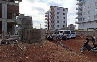 İnşaatın 4. katından düşen işçi ağır yaralandı