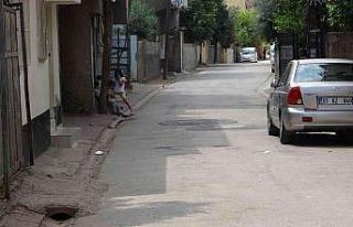 İnternet kablosunu çalan şüphelileri arabayla...