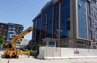 İpekyolu Belediyesi önündeki bariyerler kaldırıldı