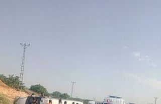 İşçi servisi otomobille çarpıştı: 9 yaralı