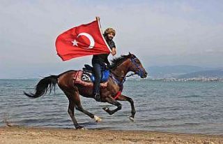 İşe atla gidiyor, sokakları onunla turluyor