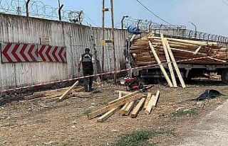 İskenderun’da freni boşalan kamyonet duvara çarptı,...