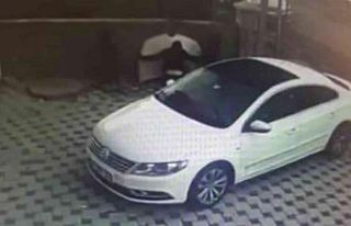 İstanbul’da otomobillere dadanan kaput hırsızı...